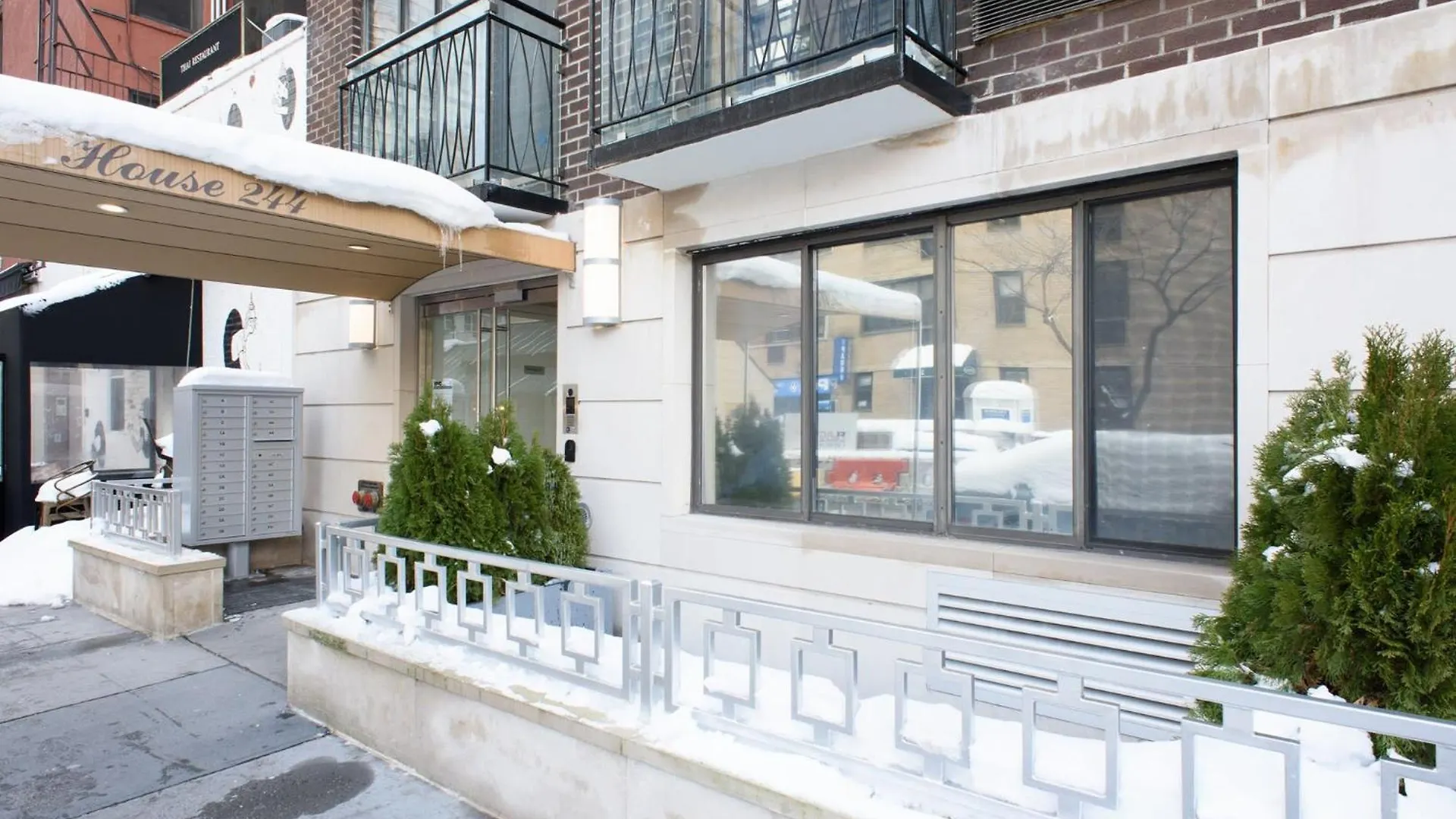 75-1B New Prime Upper East W D Elevator location